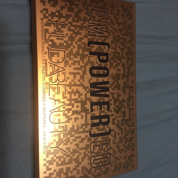 Huda Beauty Empowered Eyeshadow Palette - Picture 7 of 12